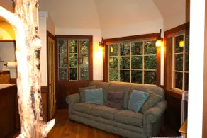 Last Resort Guesthouse - Image 4