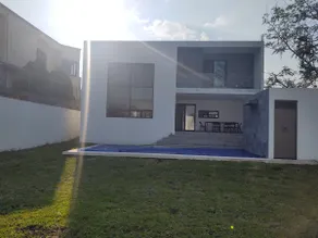 House with a pool and garden - Image 3