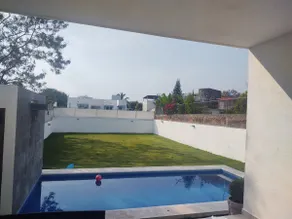 House with a pool and garden - Image 4