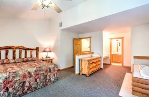 Starved Rock’s Luxury Cabin - Image 5