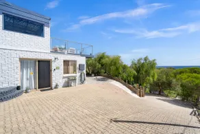 Oceanview Manor by "Peppy Beach Retreats" - Two Houses in One with Panoramic Views - Image 2