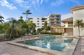 3 Bed Penthouse w/ Waterview! - Image 3