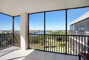 3 Bed Penthouse w/ Waterview! - Image 2