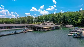 The Old Fashioned w/ lake view & FREE pontoon! - Image 4