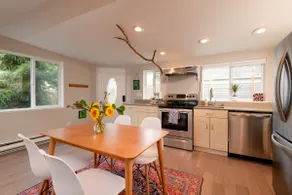 Ballard - Sunset Hill Guest House - Image 2