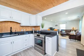 Island Cottage w/ Pool Table & Walking distance to Cranberry!  - Image 3