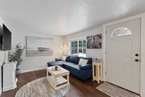 Sanders Beach Bungalow - Image 2