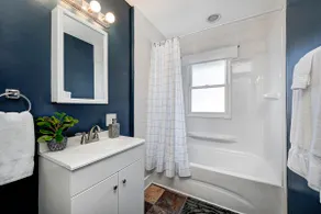 Stately 3BR townhouse in historic Irvington - Image 4