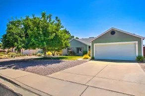 New AZ Oasis, Fire Pit, Yard, Grill, & Hot Tub! - Image 5