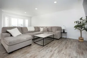 Modern bungalow townhome | South - Image 4