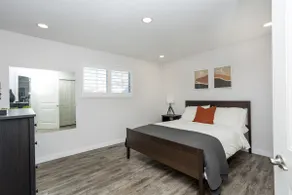 Modern bungalow townhome | South - Image 3