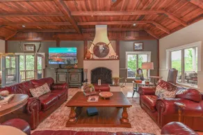 Rustic Luxury with breathtaking views - Image 3