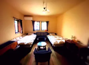 Entire Elbe Annex Building 2 Bedrooms + Sofa Room/with Backyard, Renovated and Earthquake-Proofed - Image 4