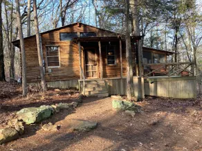 Little Piney Cabin at the Foothills of Petit Jean Mountain. Close to State Park - Image 2