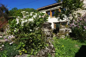 Enchanting hamlet house, riverside garden. - Image 2