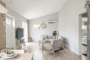 Spacious house with living room, kitchen and sea view - Image 3