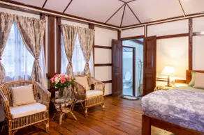 A Vintage Independent House - Image 5