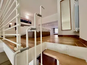 Elegant loft with mezzanine - Image 5