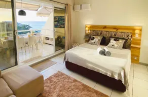 Quiet studio with sea view and pool - Image 4
