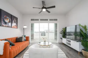 Luxurious One Bedroom Whitestown - Image 3