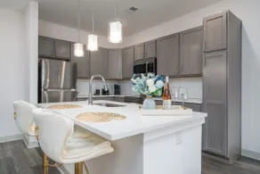 Luxurious One Bedroom Whitestown - Image 5