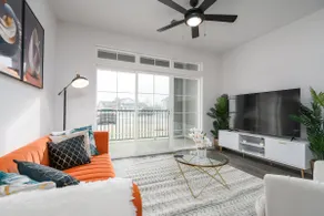 Luxurious One Bedroom Whitestown - Image 2