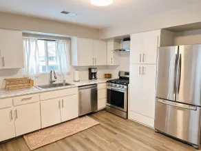 Modern 4 Bedroom Home - Image 5