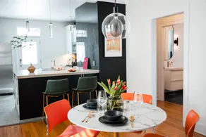 Vibrant & Chic Apt On Quiet St in Andersonville - Image 2