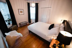 Vibrant & Chic Apt On Quiet St in Andersonville - Image 4