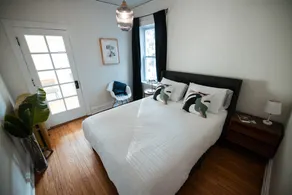 Vibrant & Chic Apt On Quiet St in Andersonville - Image 3