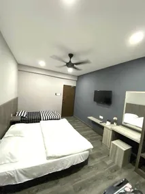 Entire Modern Guest Suite R3 - Image 2