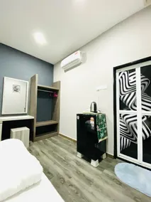 Entire Modern Guest Suite R3 - Image 5