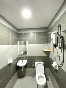Entire Modern Guest Suite R3 - Image 4