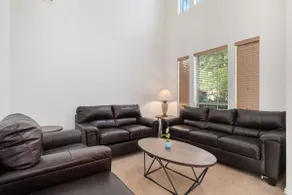 Relaxed Family Home in Denton / Entire Home - Image 4