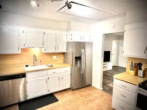 Spacious 4-bed home just 2 miles to ND - Image 5