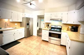 Spacious 4-bed home just 2 miles to ND - Image 2