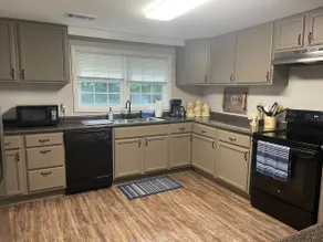 Cozy Cottage in a college town. - Image 4