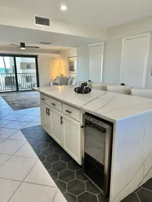 Sophisticated Oceanfront Luxury Condo - Image 4