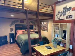 Italian Cabin - Image 4