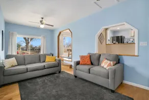 Bumble Bee House - Spacious & Comfy - Image 4