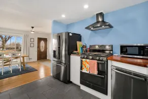 Bumble Bee House - Spacious & Comfy - Image 3