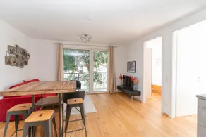 Luxurious apartment with big balcony near city center - Image 5
