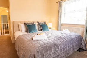 Great 3 bed Handbridge home Sleeps 6 EV Charger - Image 3