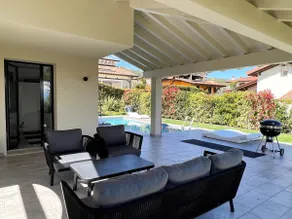 Vacation home with Mediterranean garden and pool - Image 4