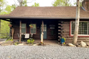 Slippery Rock Cabin - On Creek - 5 beds 2 baths - Image 2