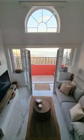 5* beachfront loft sleeps up to 4, family-ready - Image 3