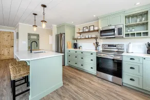 Apartment on the dock in Cowichan Bay - Image 2