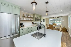Apartment on the dock in Cowichan Bay - Image 4