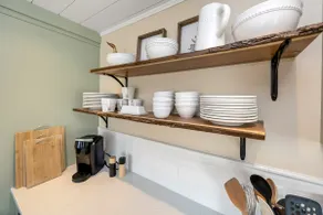 Apartment on the dock in Cowichan Bay - Image 3