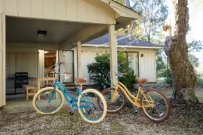 Downtown Fairhope<1 mile! Bikes included! Sleeps 4 - Image 4